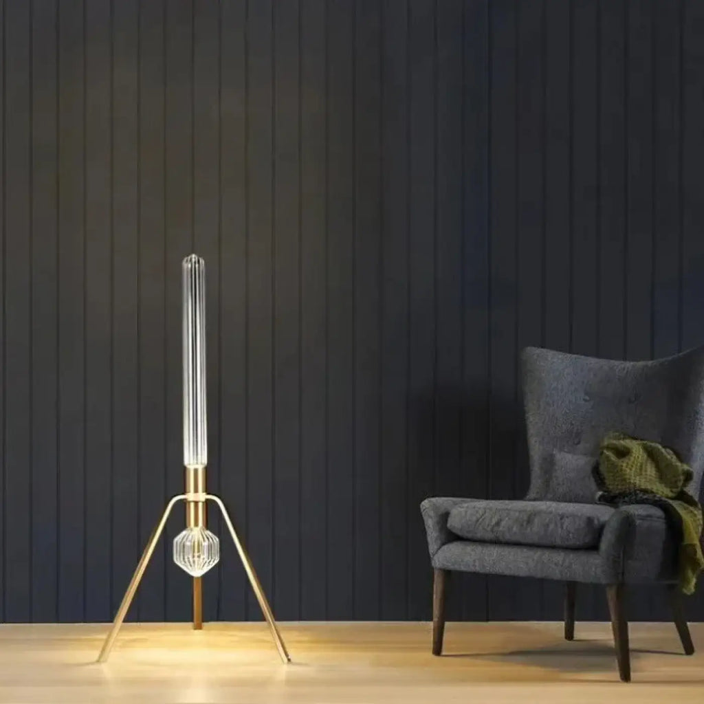Lampadaire en verre strié à l'allure sculpturale