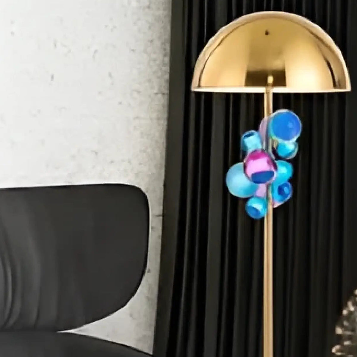 Lampadaire en métal doré à sphères de verre, claires ou colorées