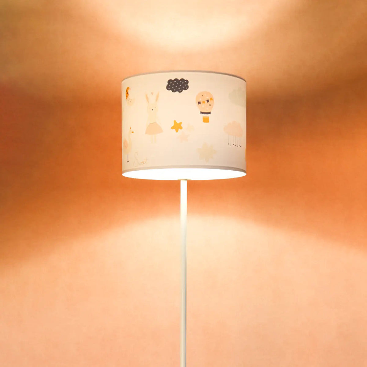 Lampadaire enfant blanc et orange, lapin, cygne et montgolfière