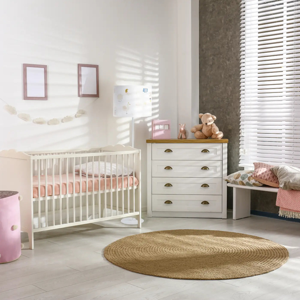 Lampadaire enfant blanc et orange, lapin, cygne et montgolfière