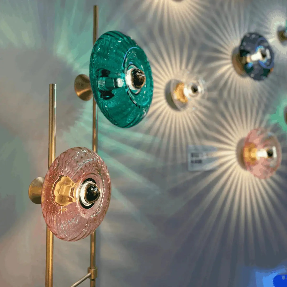 Lampadaire à deux disques de verre soufflé, pied en marbre blanc