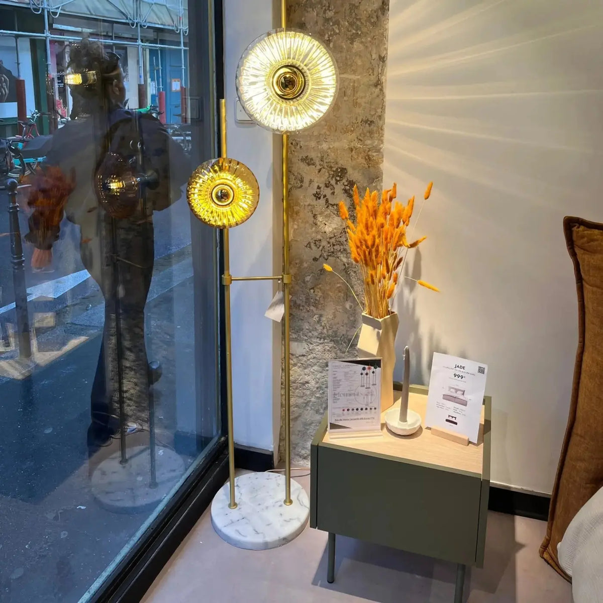 Lampadaire à deux disques de verre soufflé, pied en marbre blanc
