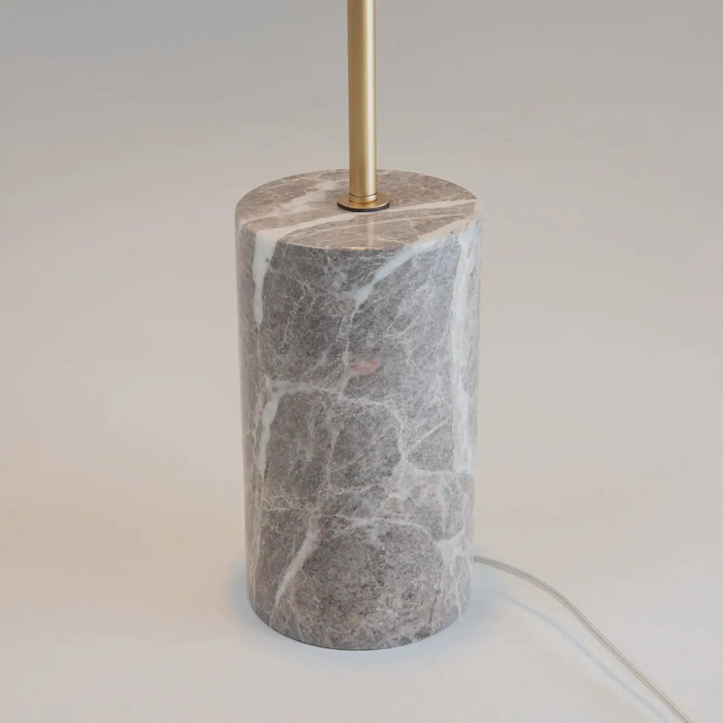 Lampadaire LED globe opalin sur base effet marbre, 145 cm