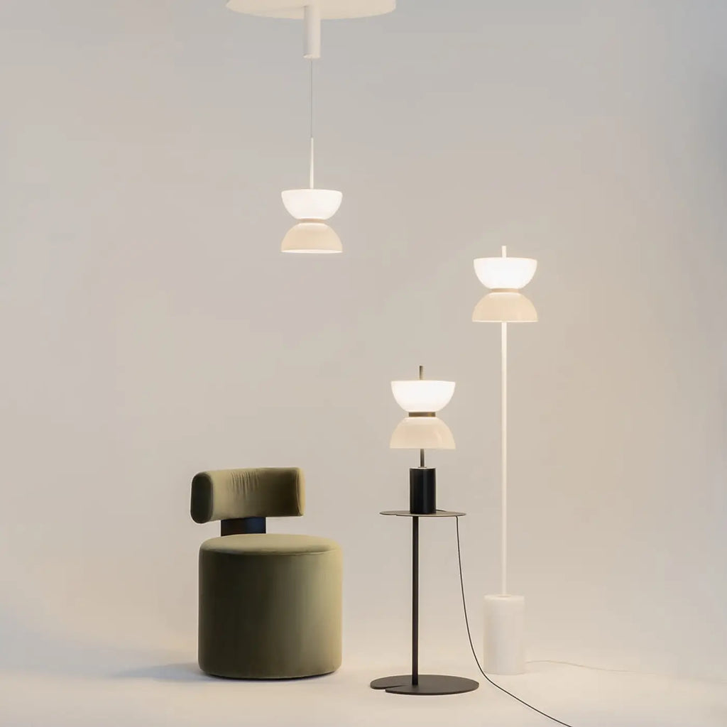 Lampadaire LED globe opalin sur base effet marbre, 145 cm