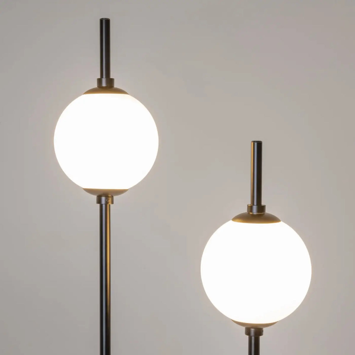 Lampadaire LED à deux globes en verre, 150 cm, noir ou doré