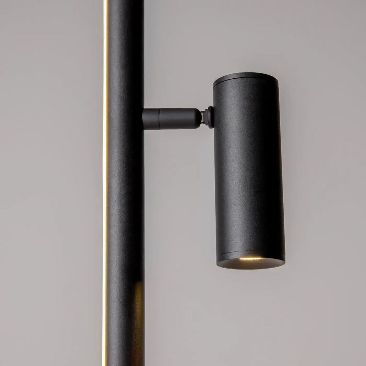 Lampadaire LED ultra-fin à lumière indirecte, noir ou doré