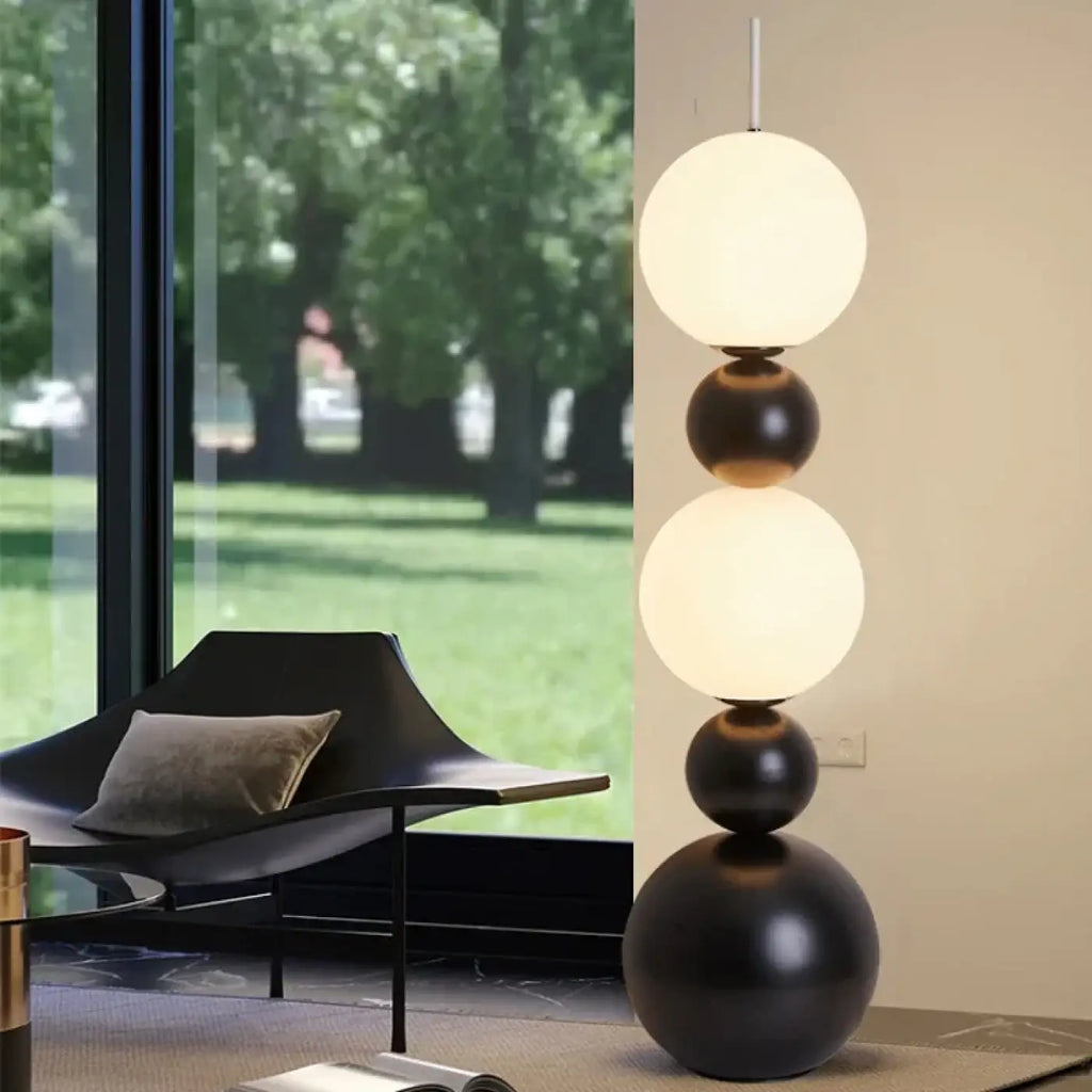 Lampadaire noir minimaliste à boules lumineuses