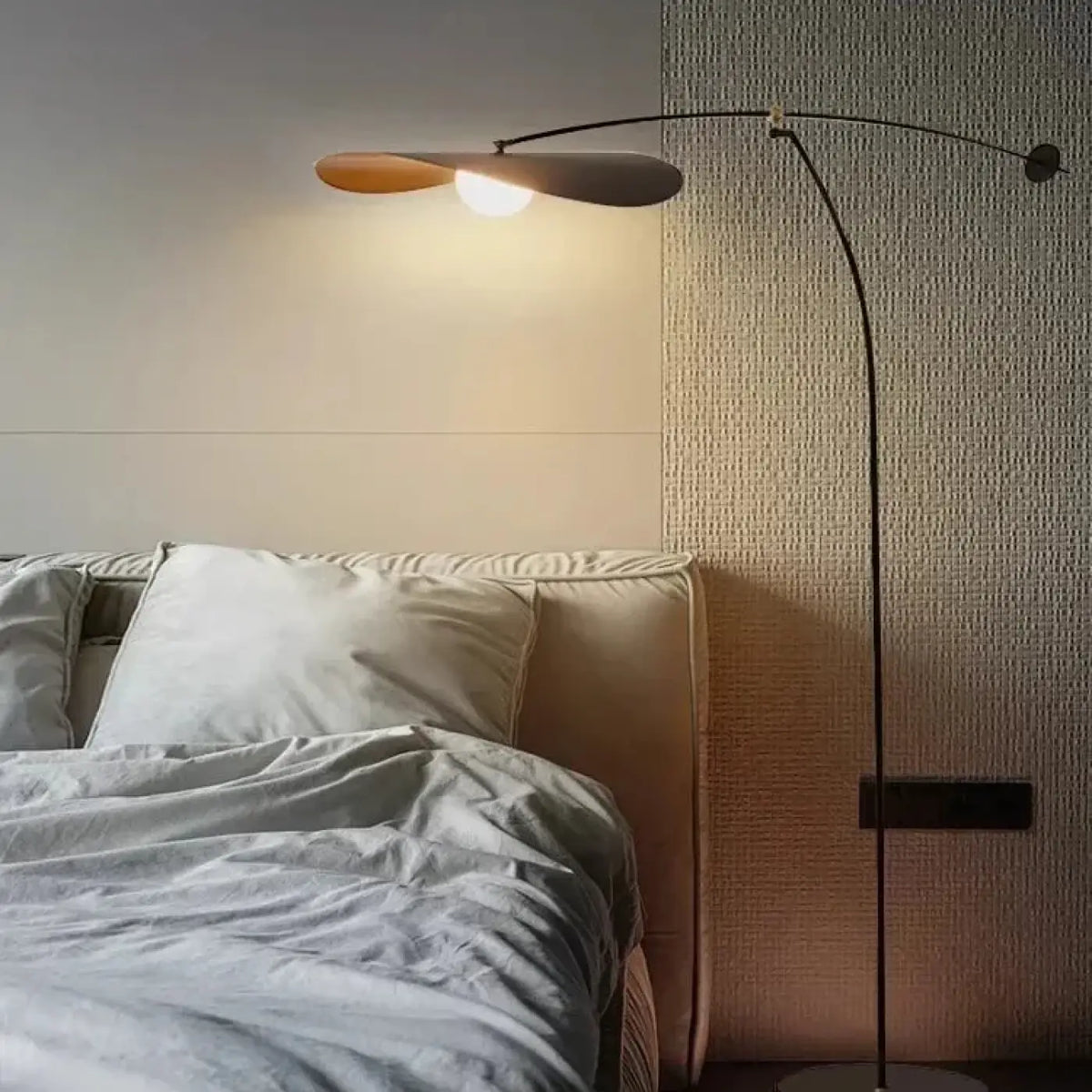 Lampadaire arqué moderne, doré ou noir, quatre options de lumière, doré