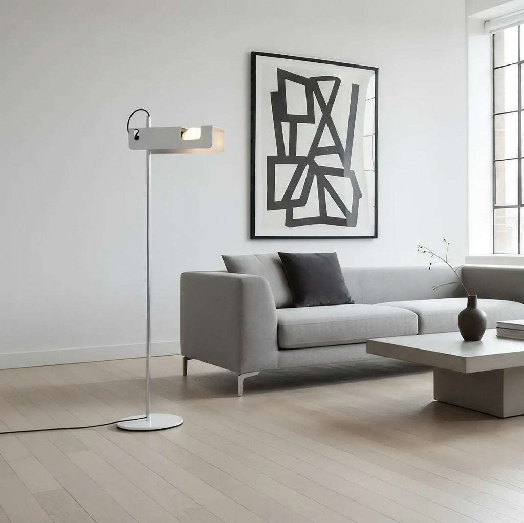 Lampadaire moderne à structure fine et lumière dirigée, blanc