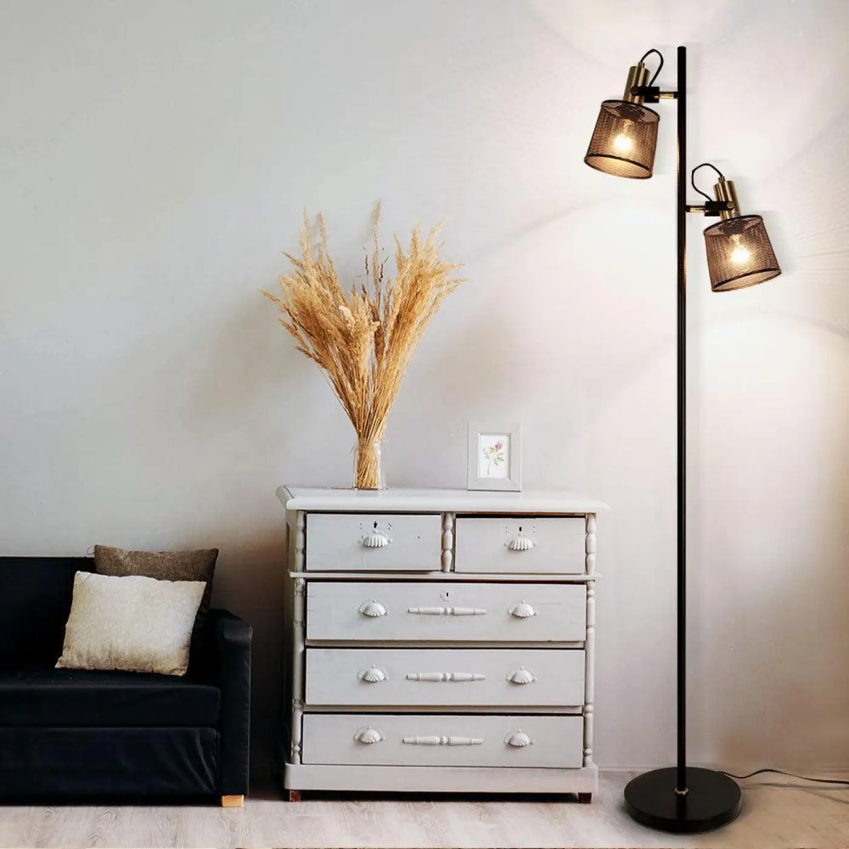 Lampadaire noir design, lampe sur pied aux lignes nettes