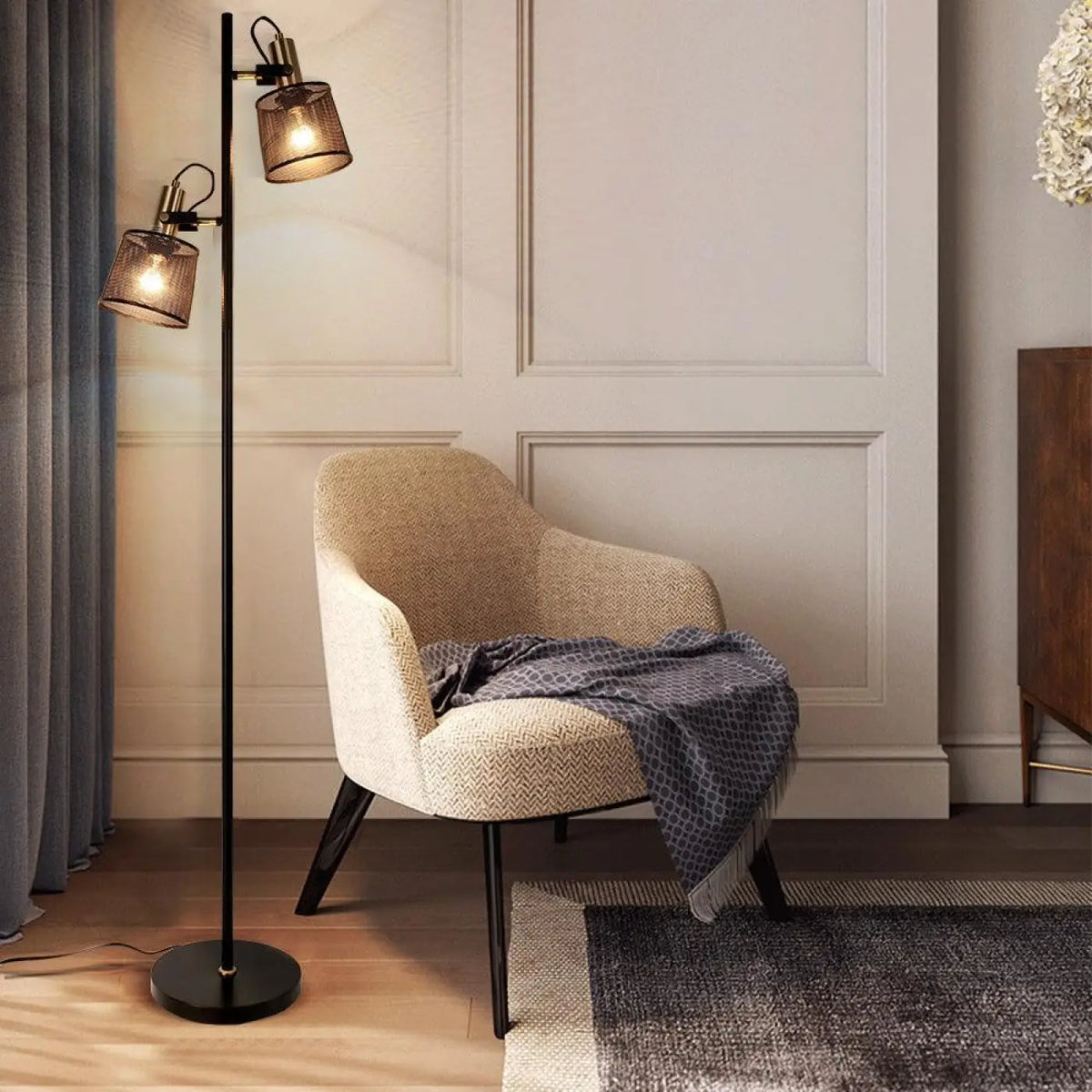 Lampadaire noir design, lampe sur pied aux lignes nettes
