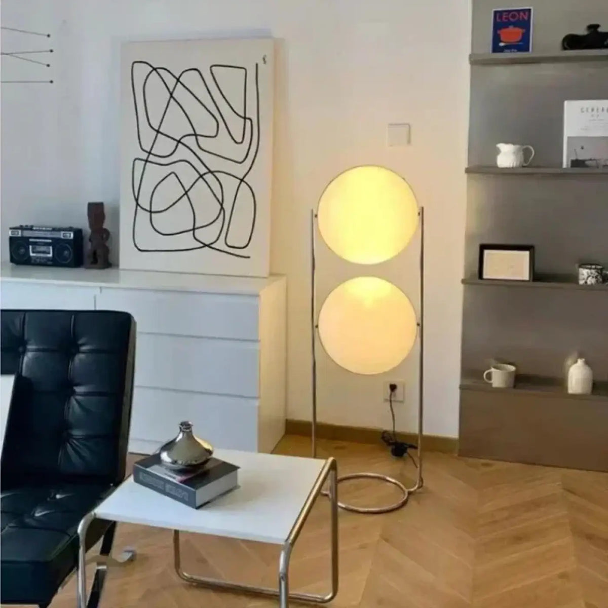 Lampadaire moderne à boules de verre blanches, deux modèles