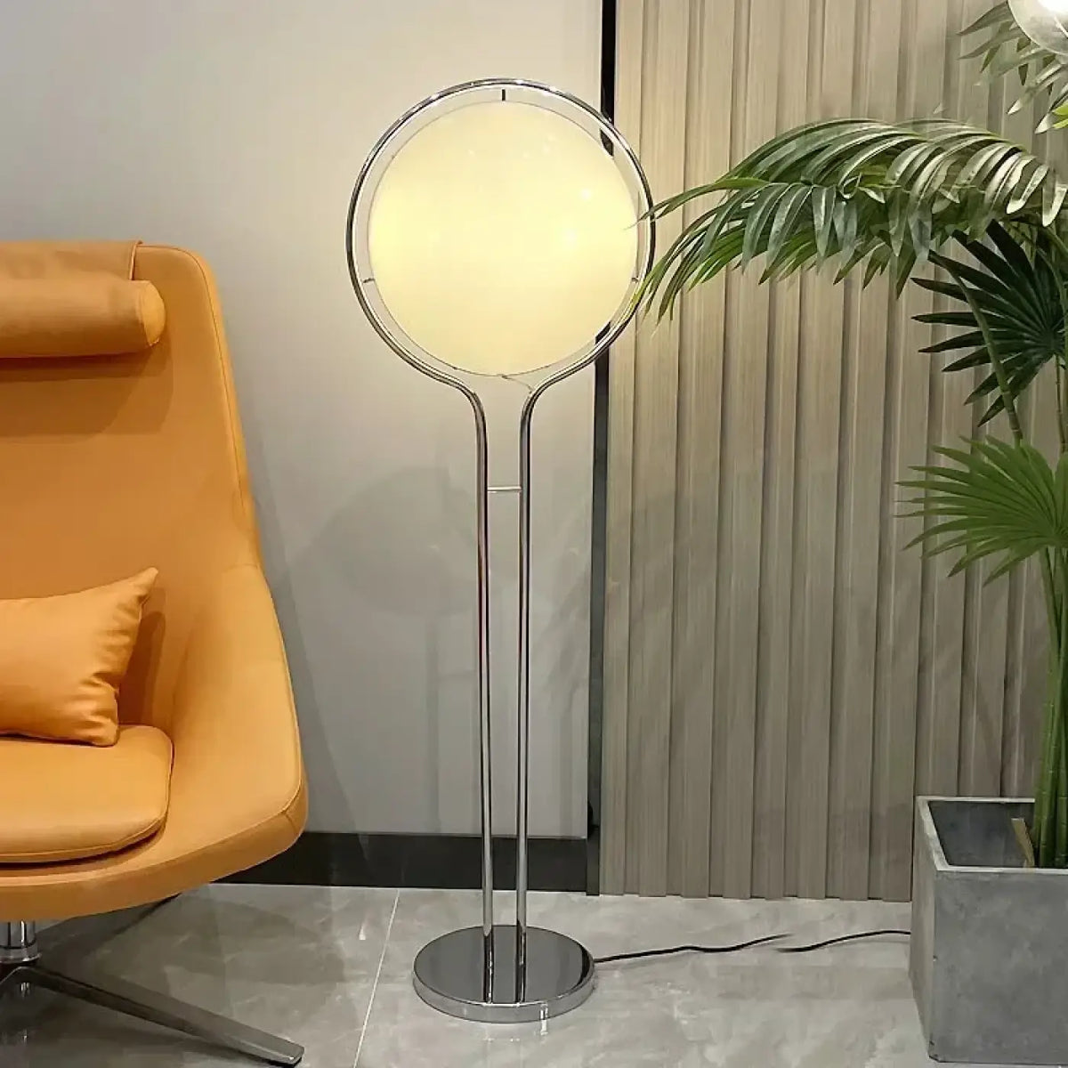 Lampadaire moderne à boules de verre blanches, deux modèles
