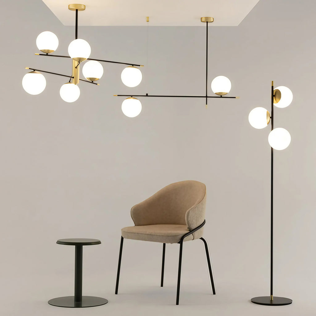 Lampadaire trois globes opalins, acier noir et doré, 150 cm