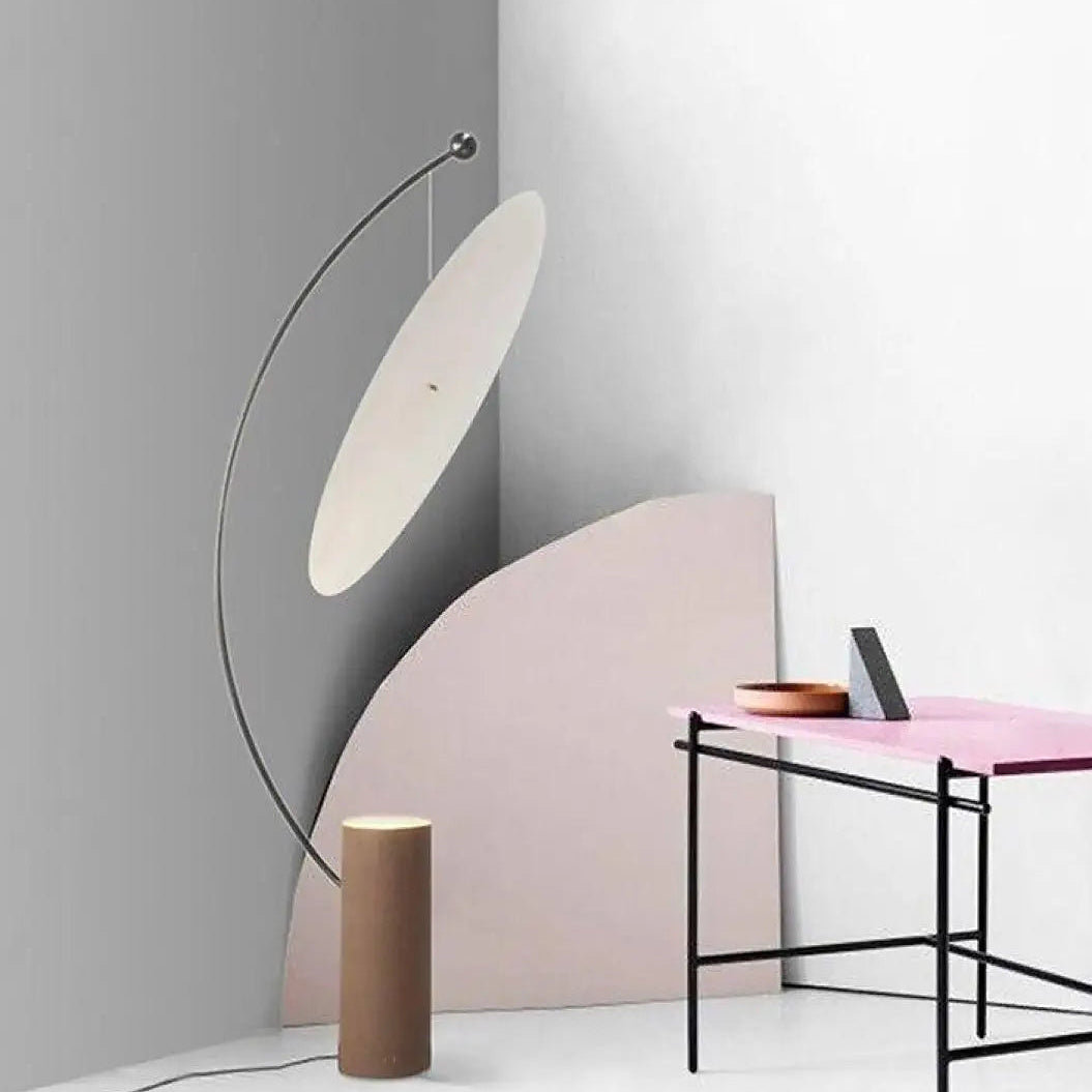 Lampadaire rond sur pied aux lignes arrondies