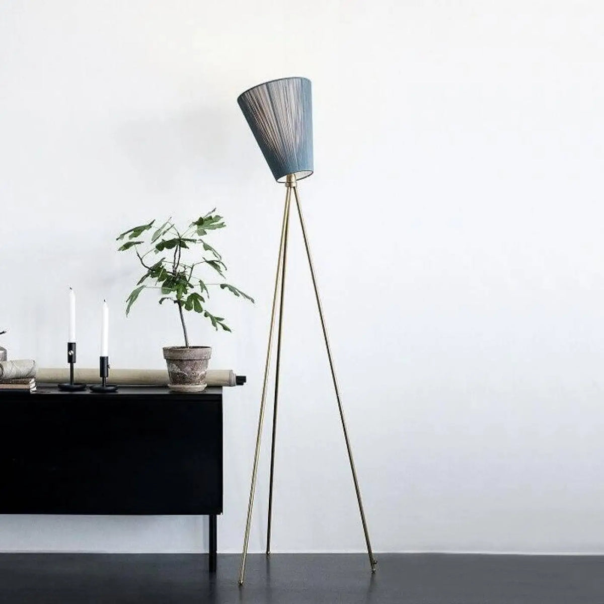 Lampadaire style scandinave, doré, noir ou tout noir, doré
