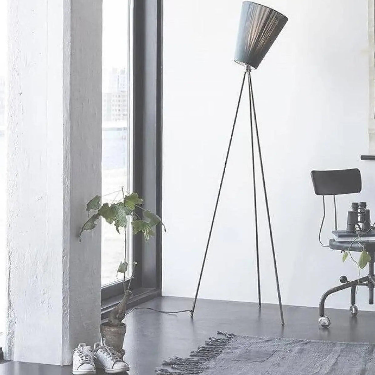 Lampadaire style scandinave, doré, noir ou tout noir, noir