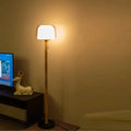 Lampadaire en verre transparent sur tige en bois