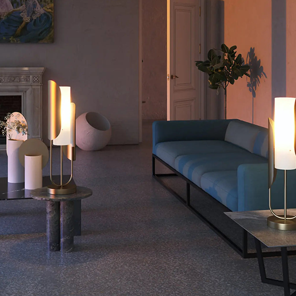 Lampe à poser haute en métal doré et verre opalin, 75 cm