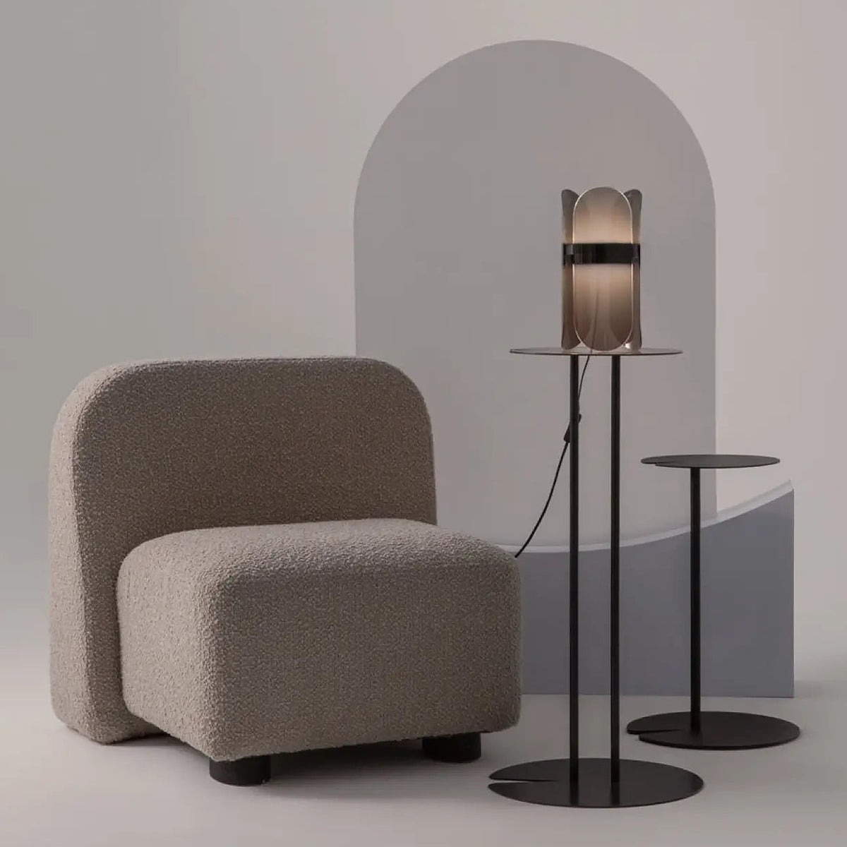 Lampe à poser LED en verre fumé arrondi, 30 cm