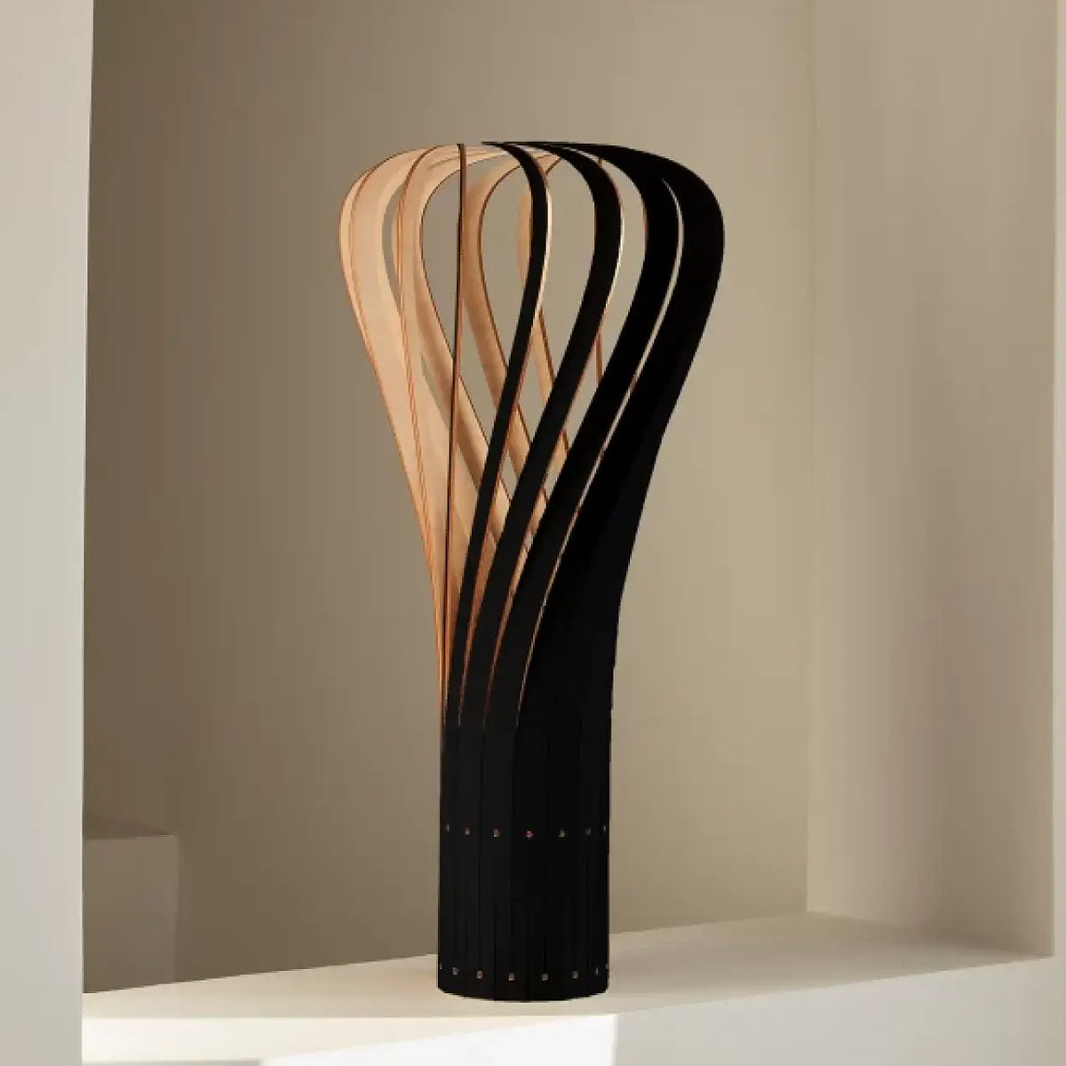 Lampe à poser étroite en bois de bouleau, 53 cm de haut, noir