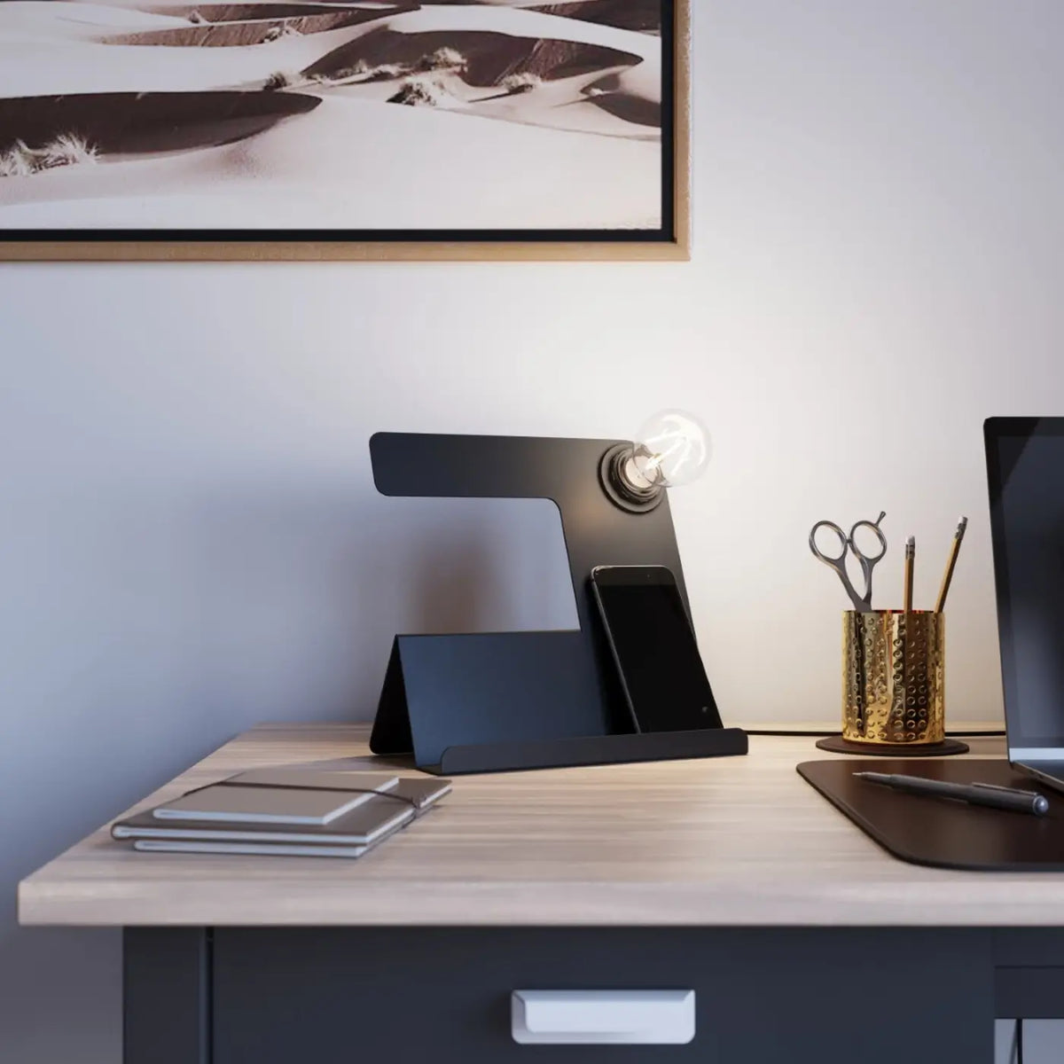 Lampe de bureau en acier plié avec vide-poche, ampoule apparente
