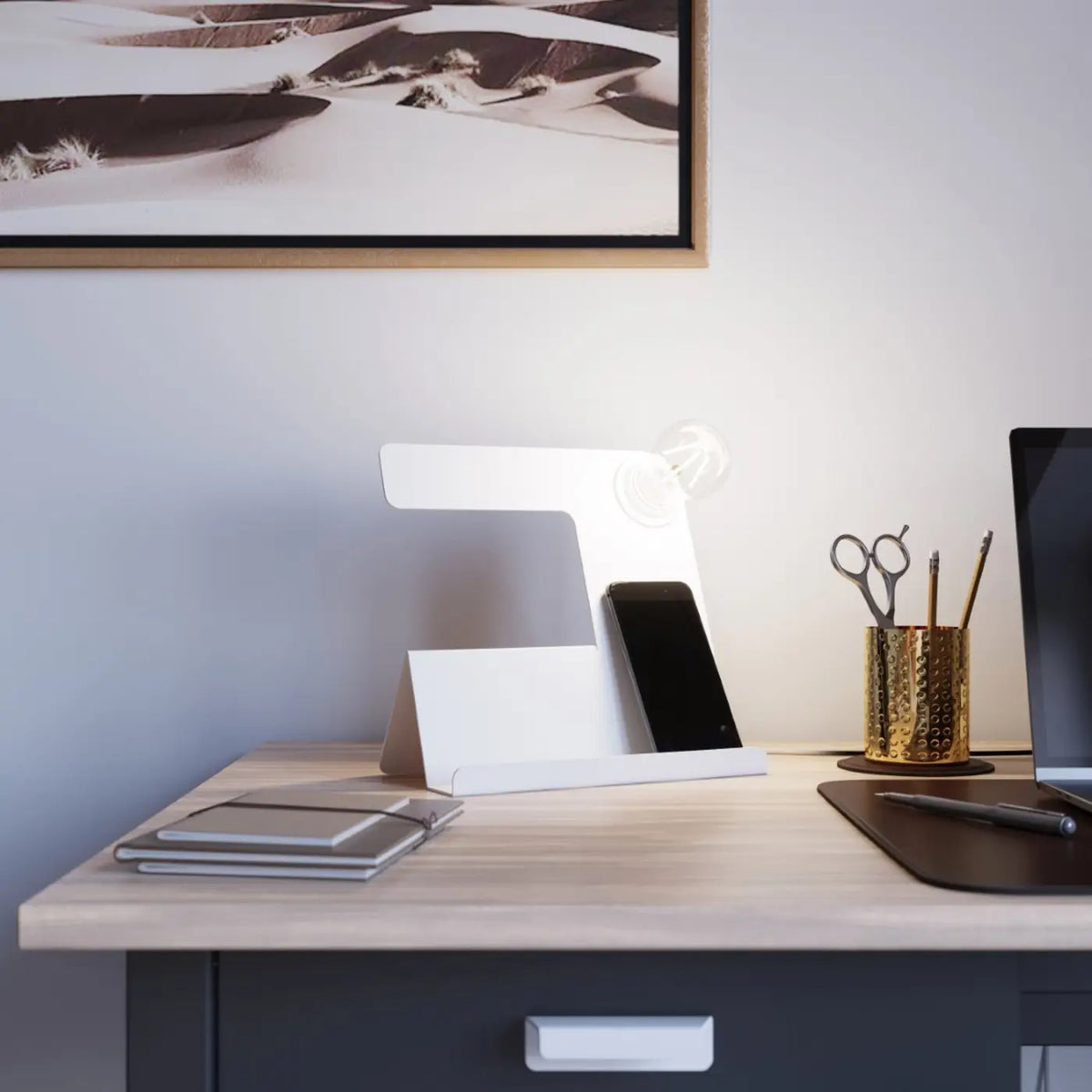 Lampe de bureau en acier plié avec vide-poche, ampoule apparente