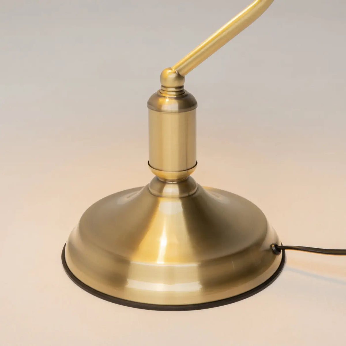 Lampe de bureau style banquier, abat-jour en verre vert