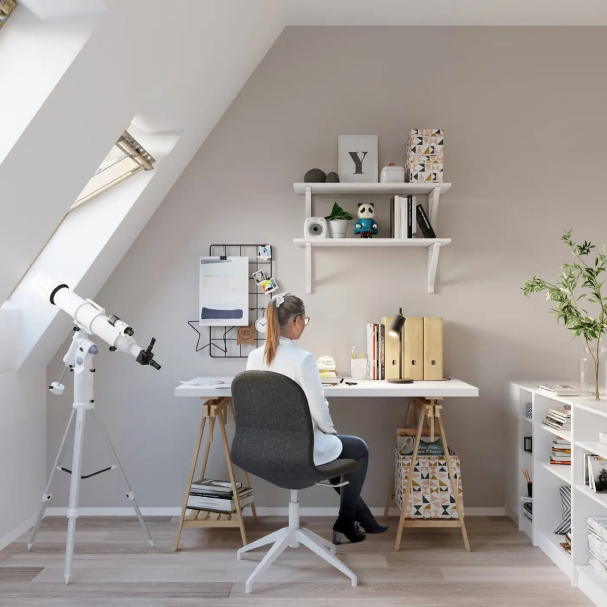 Lampe de bureau à tige fine et spot orientable, blanc ou noir