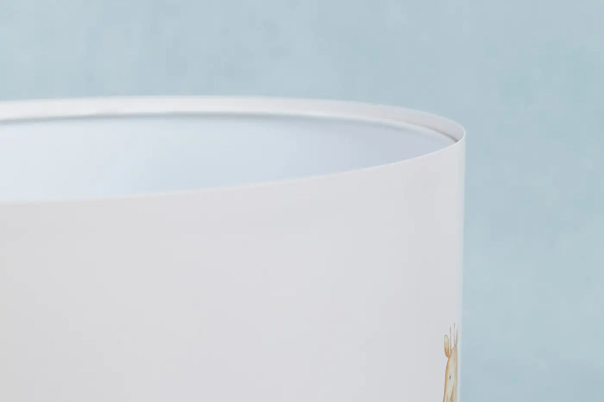 Lampe de chevet enfant au pied en bois, animaux de la savane