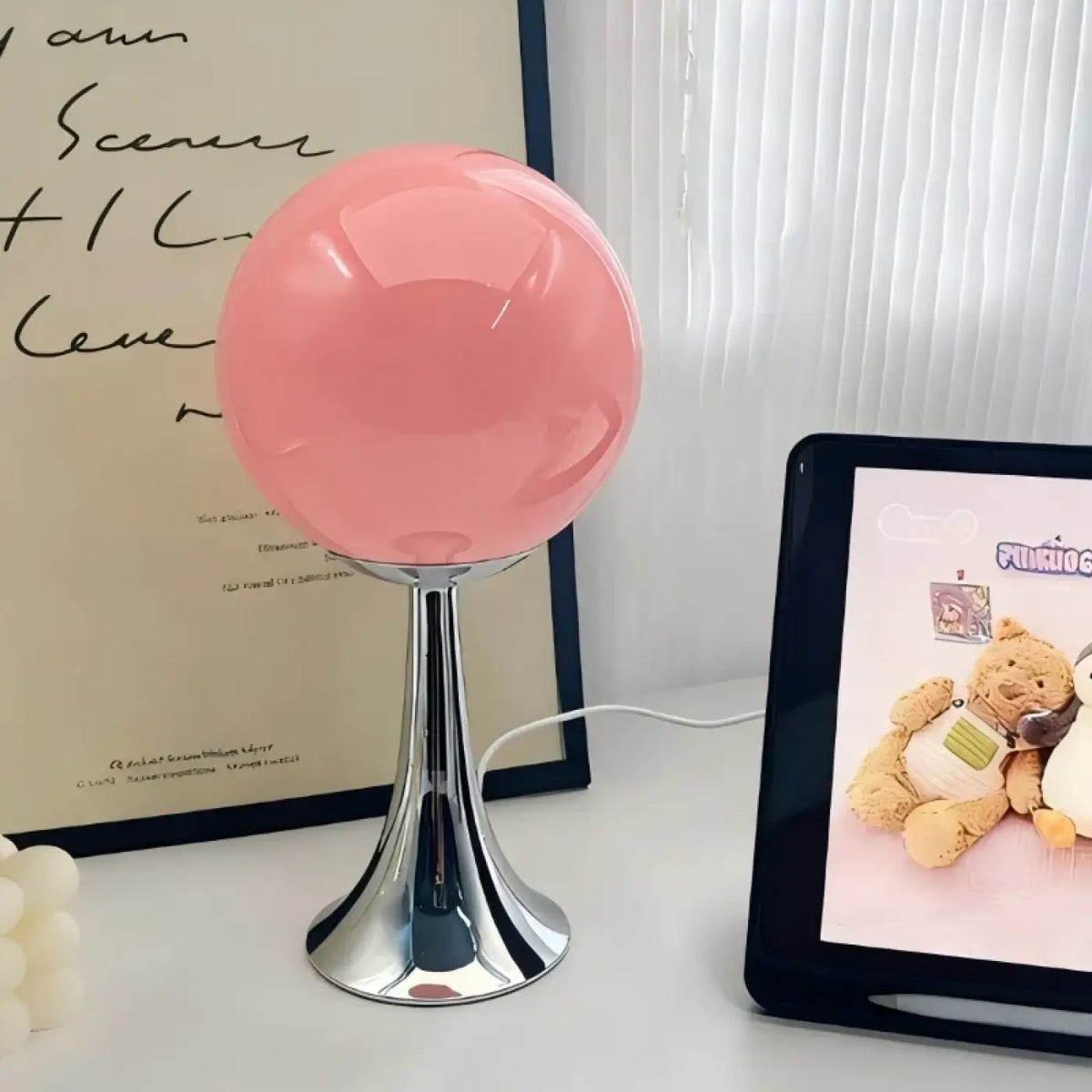 Lampe de chevet globe en verre sur pied chromé, quatre coloris