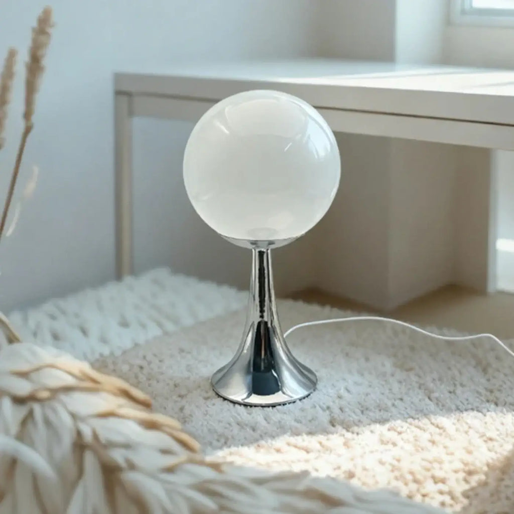Lampe de chevet globe en verre sur pied chromé, quatre coloris