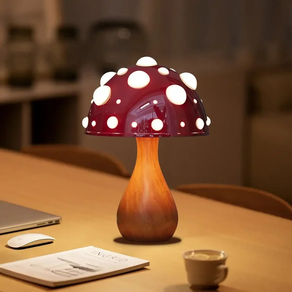 Lampe champignon à pois blancs, pied en bois, abat-jour céramique