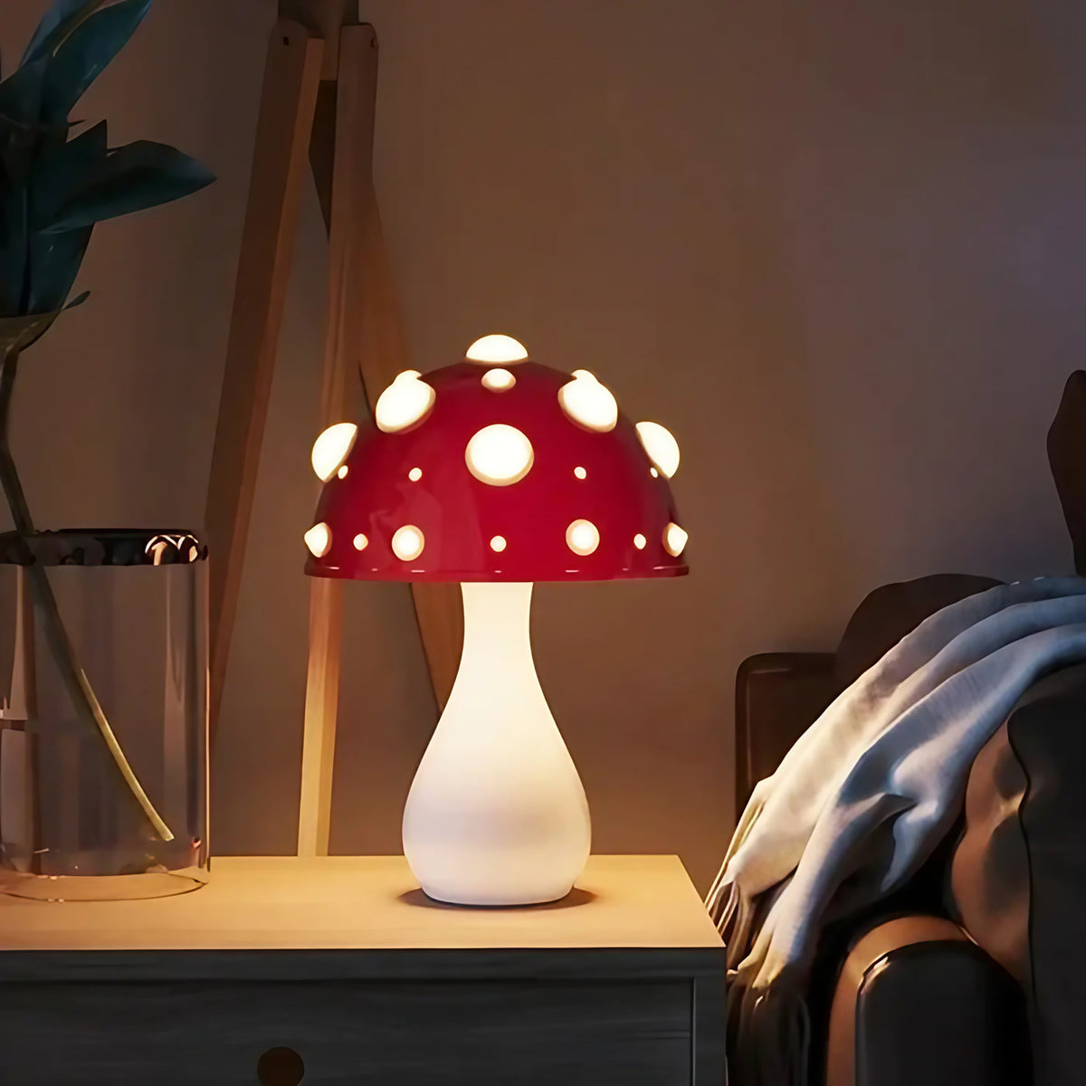 Lampe champignon à pois blancs, pied en bois, abat-jour céramique