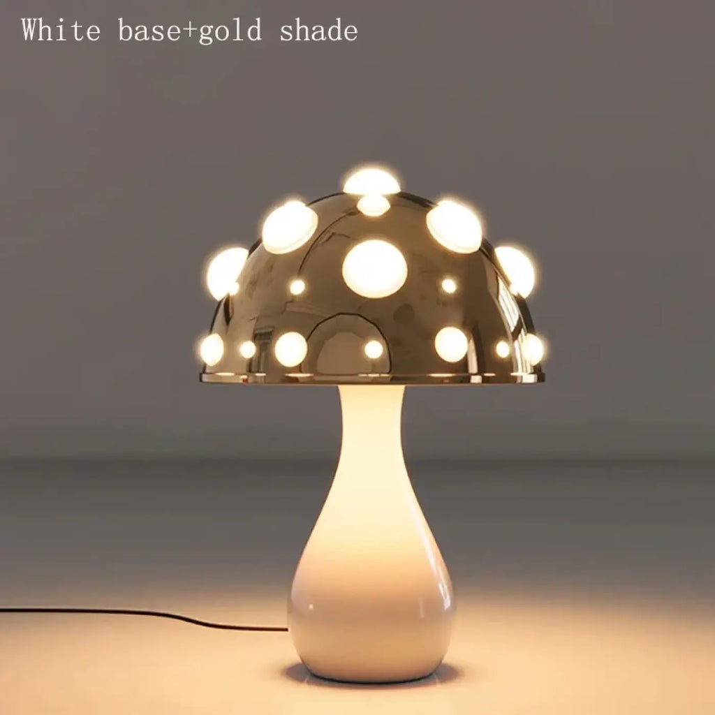 Lampe champignon à pois blancs, pied en bois, abat-jour céramique
