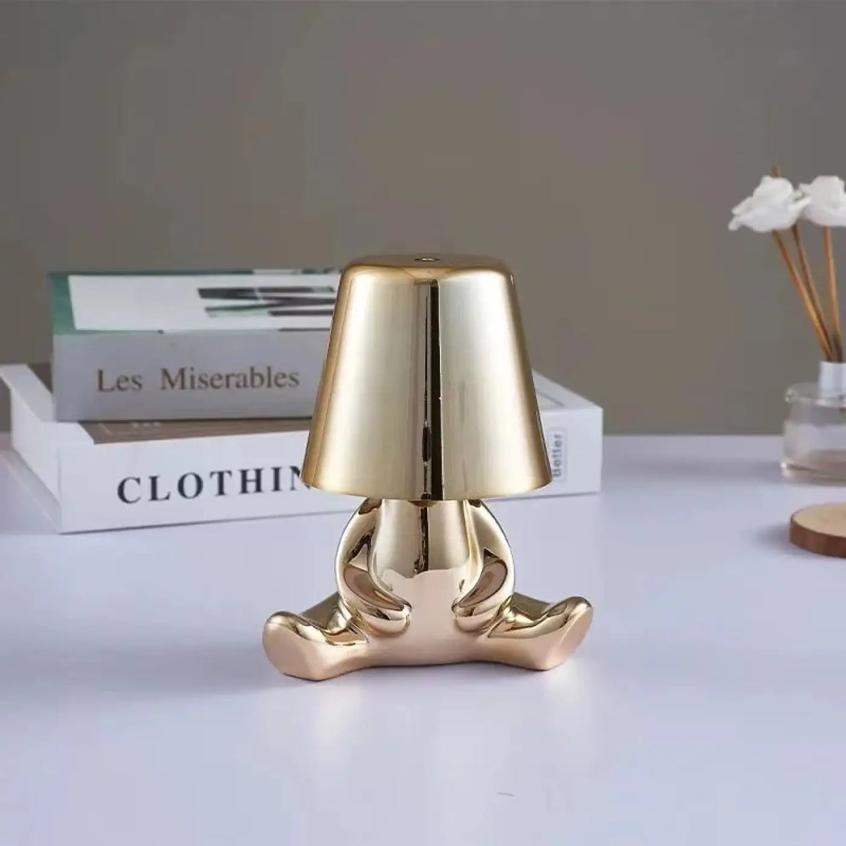 Lampe de chevet figurine à effet métallisé, doré ou argenté, doré
