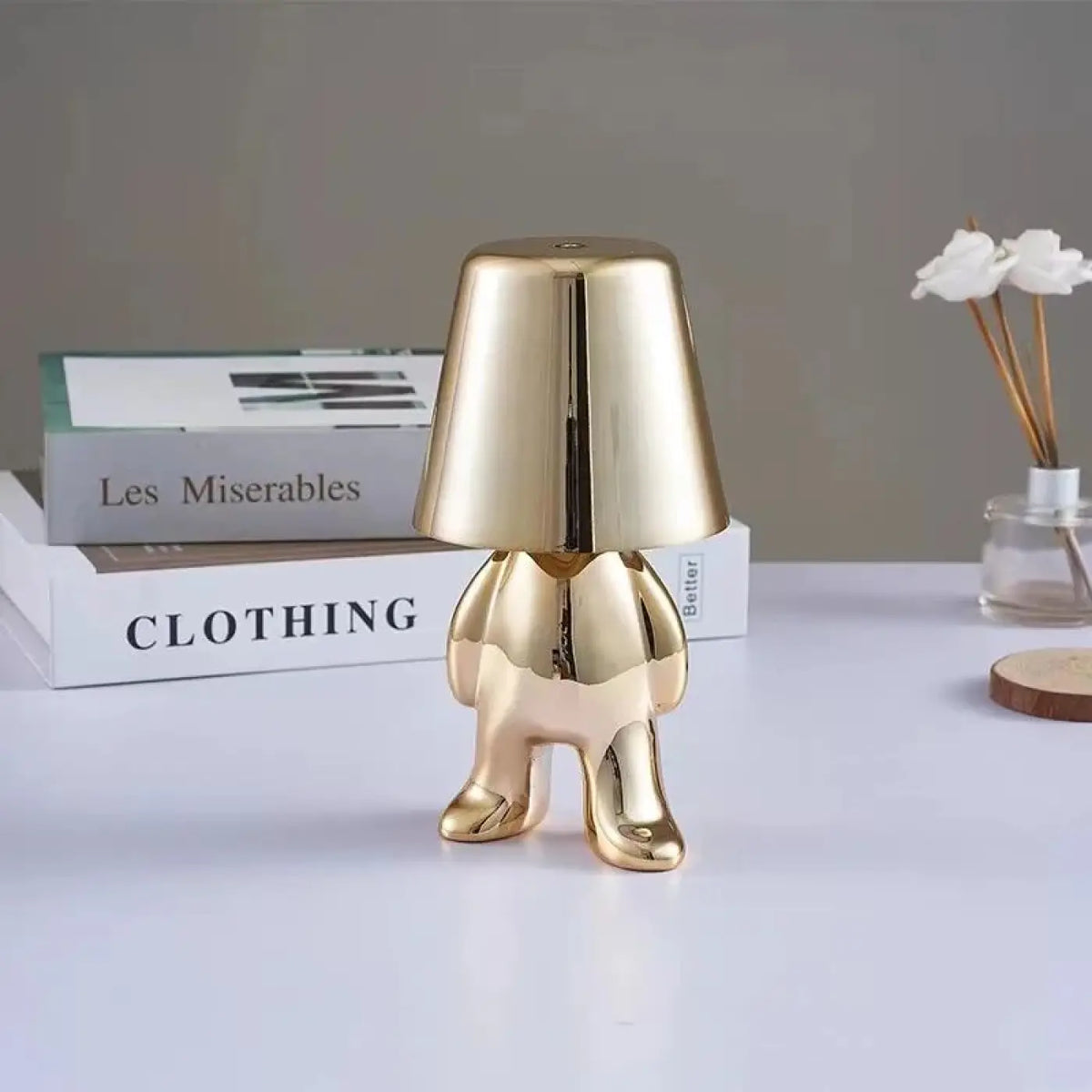 Lampe de chevet figurine à effet métallisé, doré ou argenté, doré