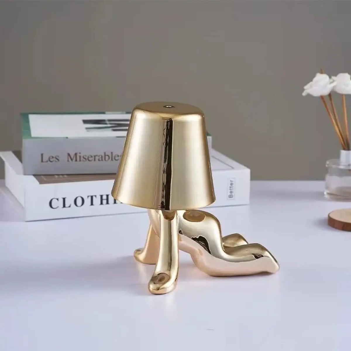 Lampe de chevet figurine à effet métallisé, doré ou argenté, doré