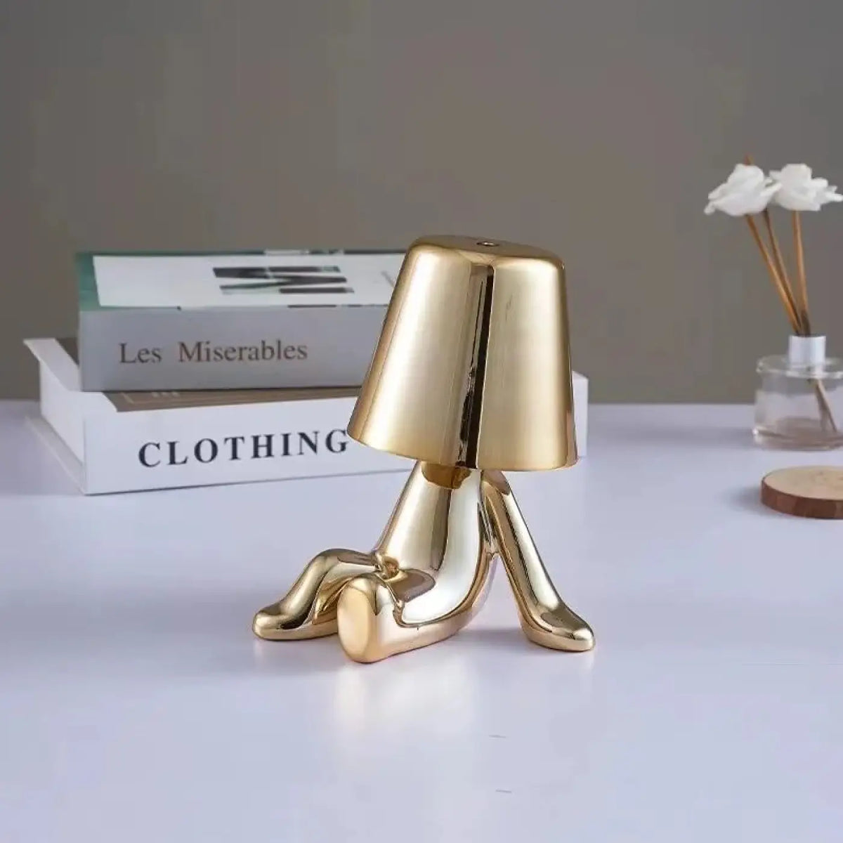 Lampe de chevet figurine à effet métallisé, doré ou argenté, doré