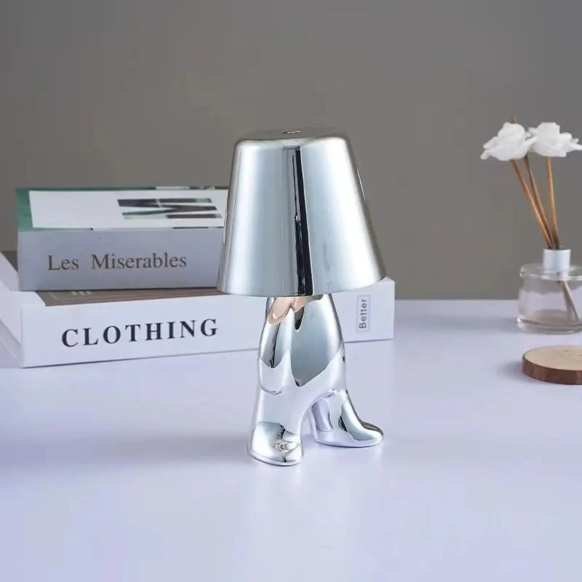Lampe de chevet figurine à effet métallisé, doré ou argenté, argenté