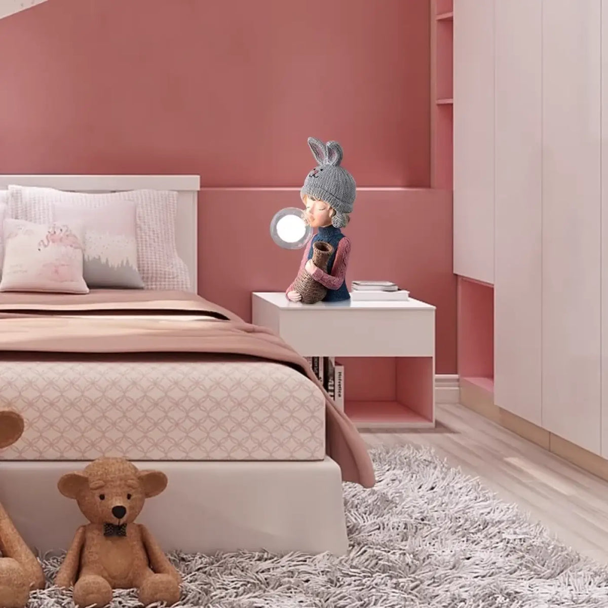 Lampe de chevet personnage au bonnet lapin et globe en verre