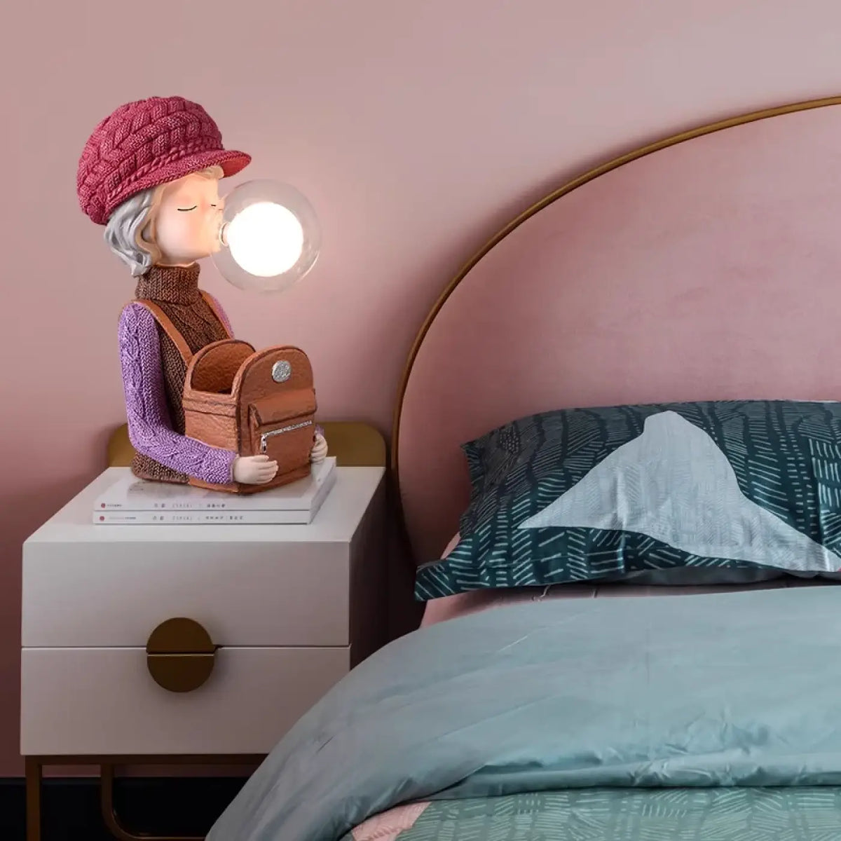 Lampe de chevet personnage au bonnet lapin et globe en verre