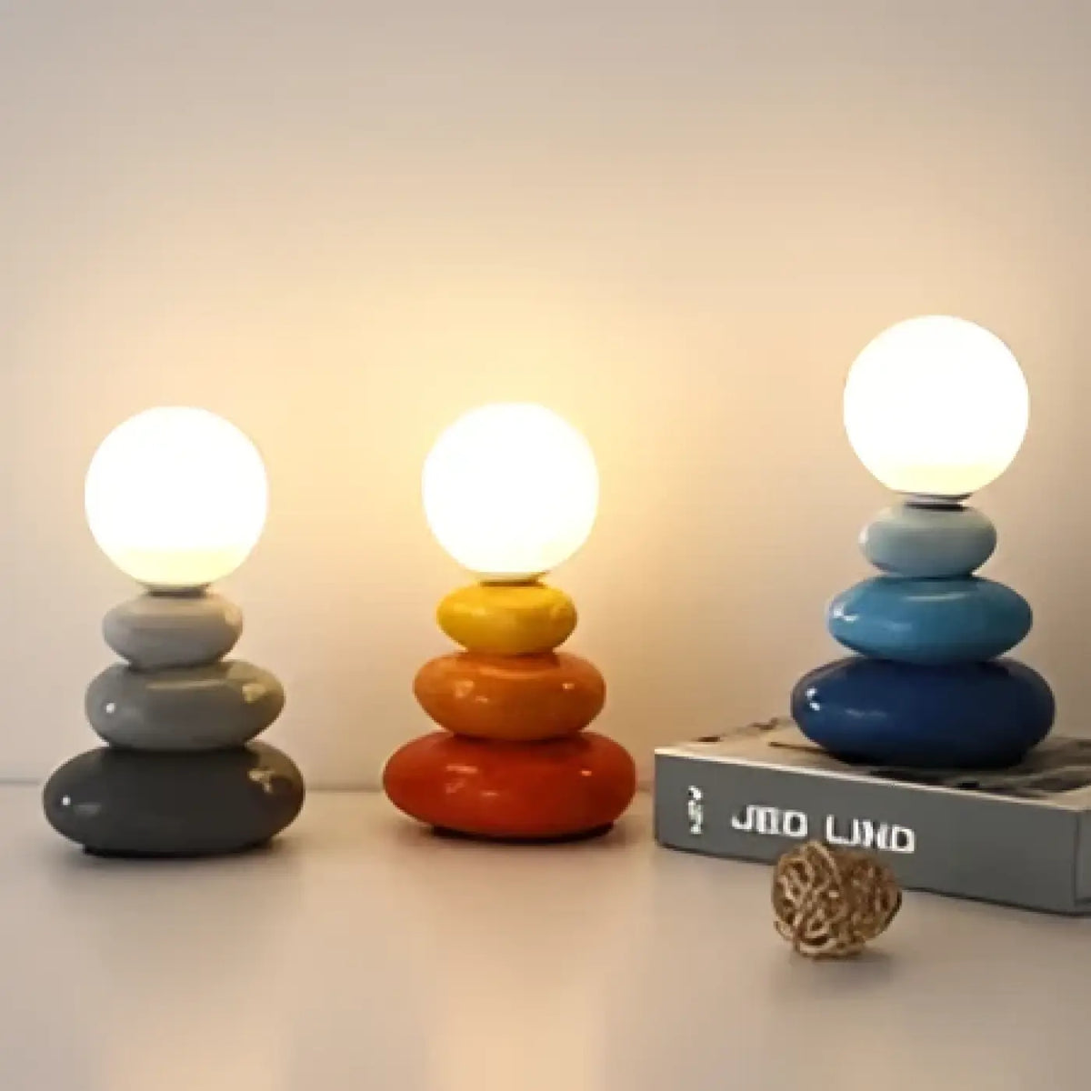 Lampe de chevet en galets empilés, bleu, orange ou gris
