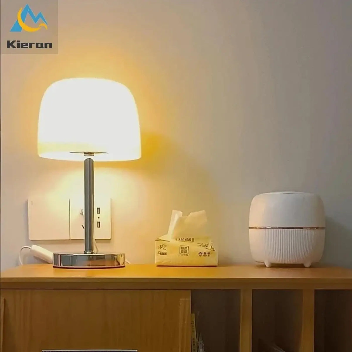 Lampe de chevet en verre opalin et métal, blanc, kaki ou orange