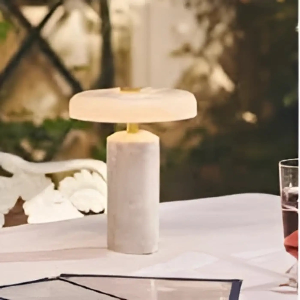 Lampe de chevet à finition effet marbre, noir, blanc ou rouge, blanc