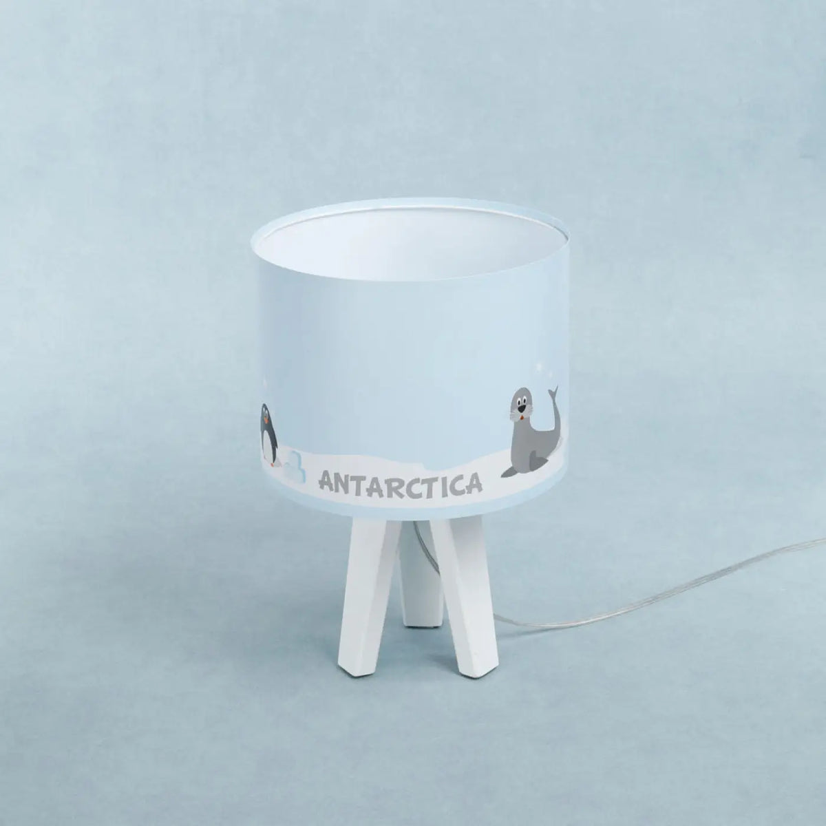Lampe de chevet enfant en bois, pingouins sur la banquise bleu clair