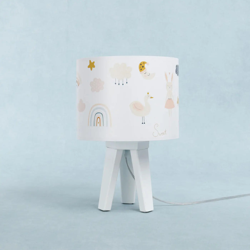 Lampe de chevet enfant à motifs animaliers, pied en bois