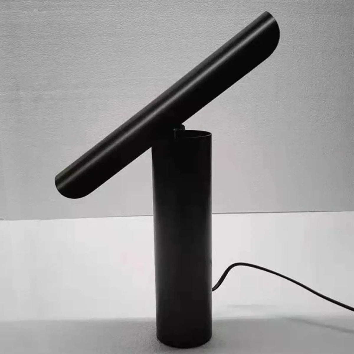 Lampe à poser minimaliste à bras incliné, quatre coloris, noir