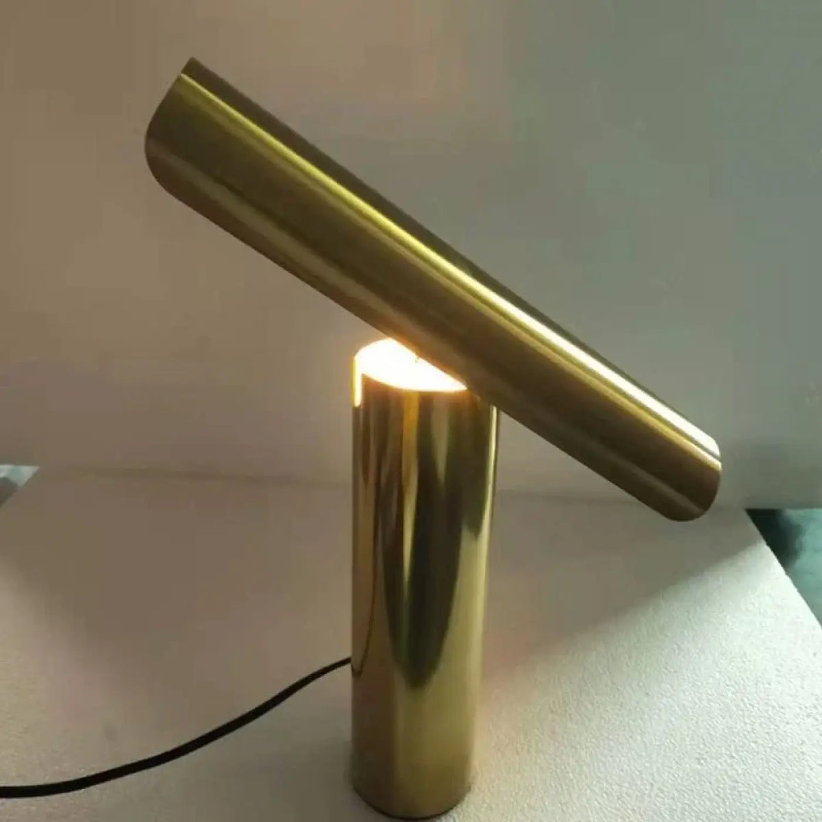 Lampe à poser minimaliste à bras incliné, quatre coloris, doré