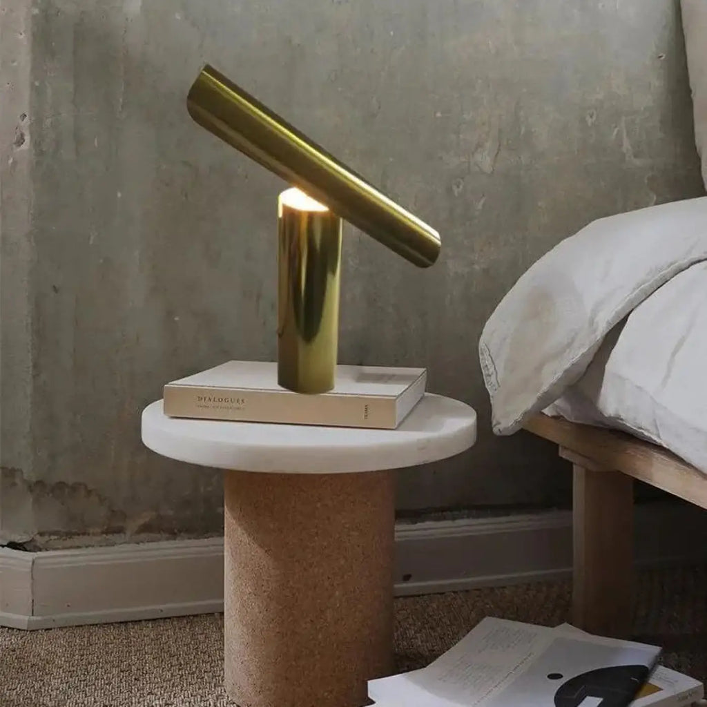 Lampe à poser minimaliste à bras incliné, quatre coloris